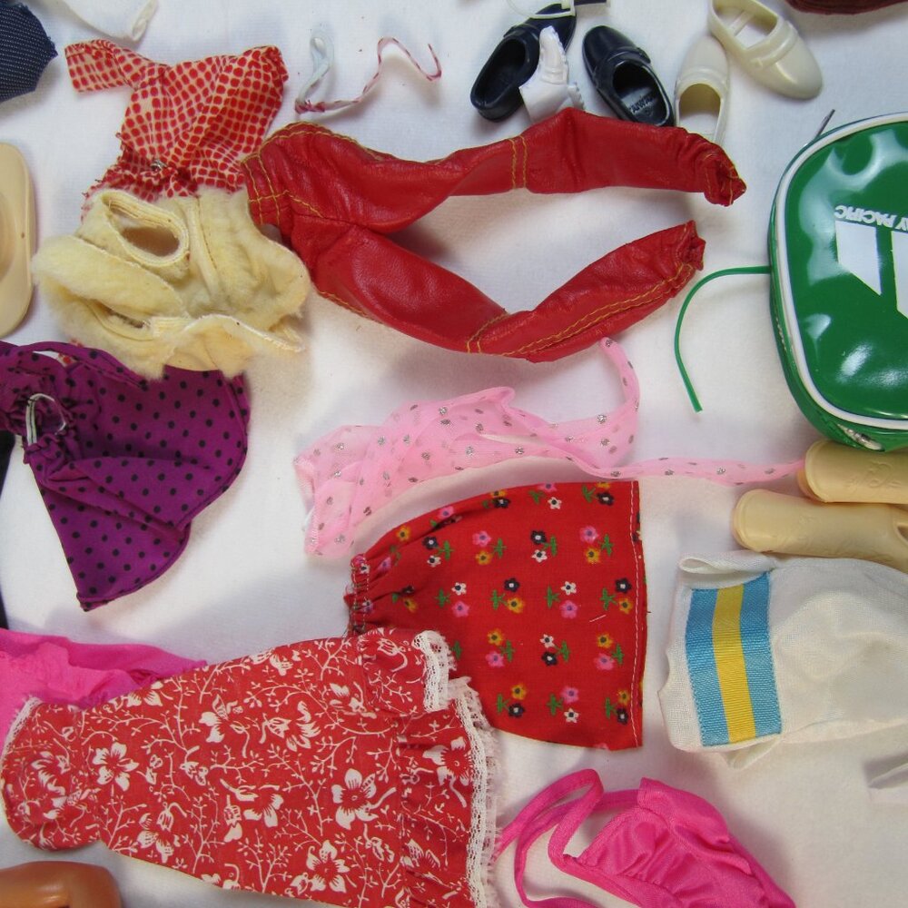 Vintage Mixed Barbie / Ken Clothes & Accessories Lot - Picture 5 of 11